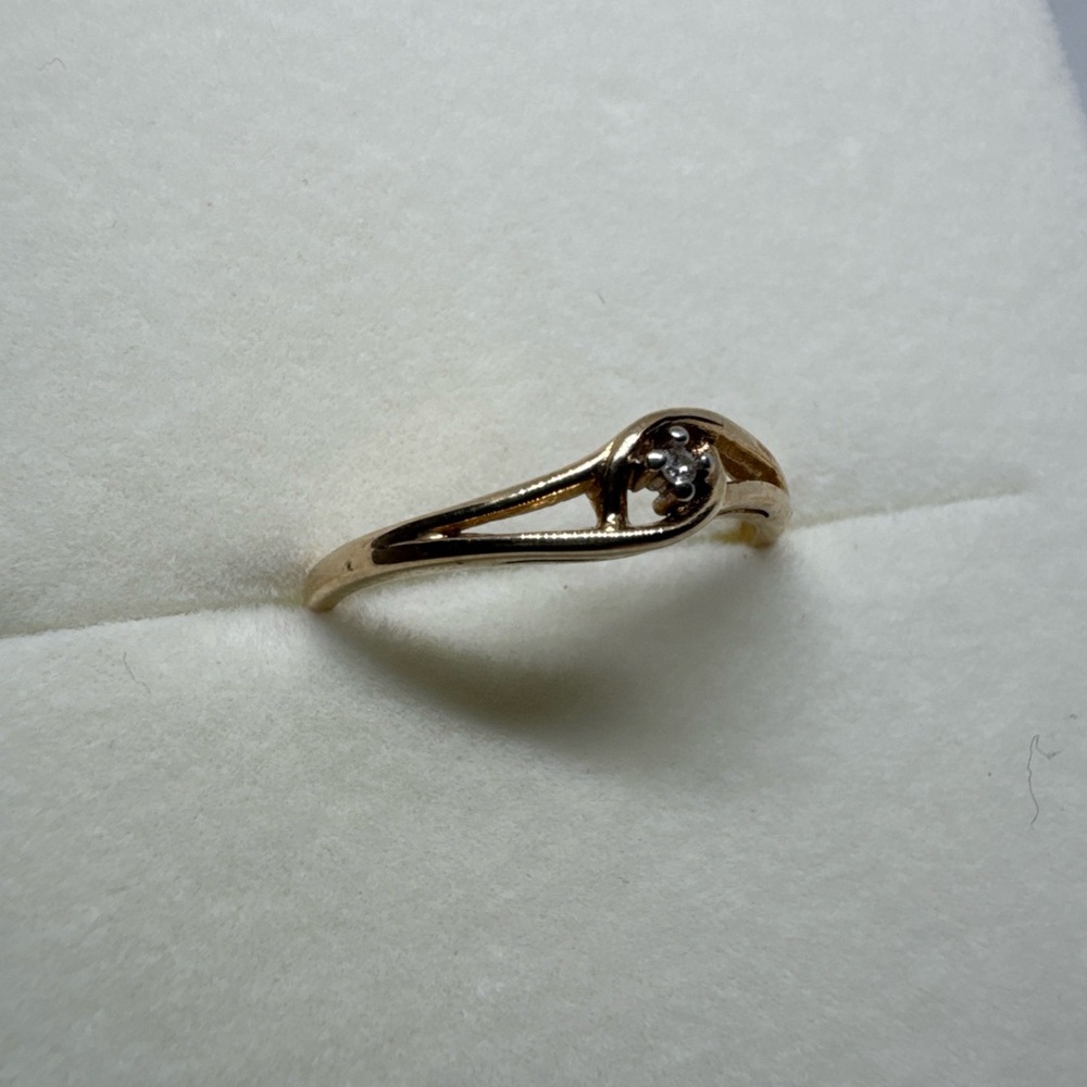 Vintage 10k Yellow Gold Small Diamond Engagement Ring Sz 6.75 Prong Twist